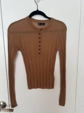 GAP Sheer Buttoned Top NWOT